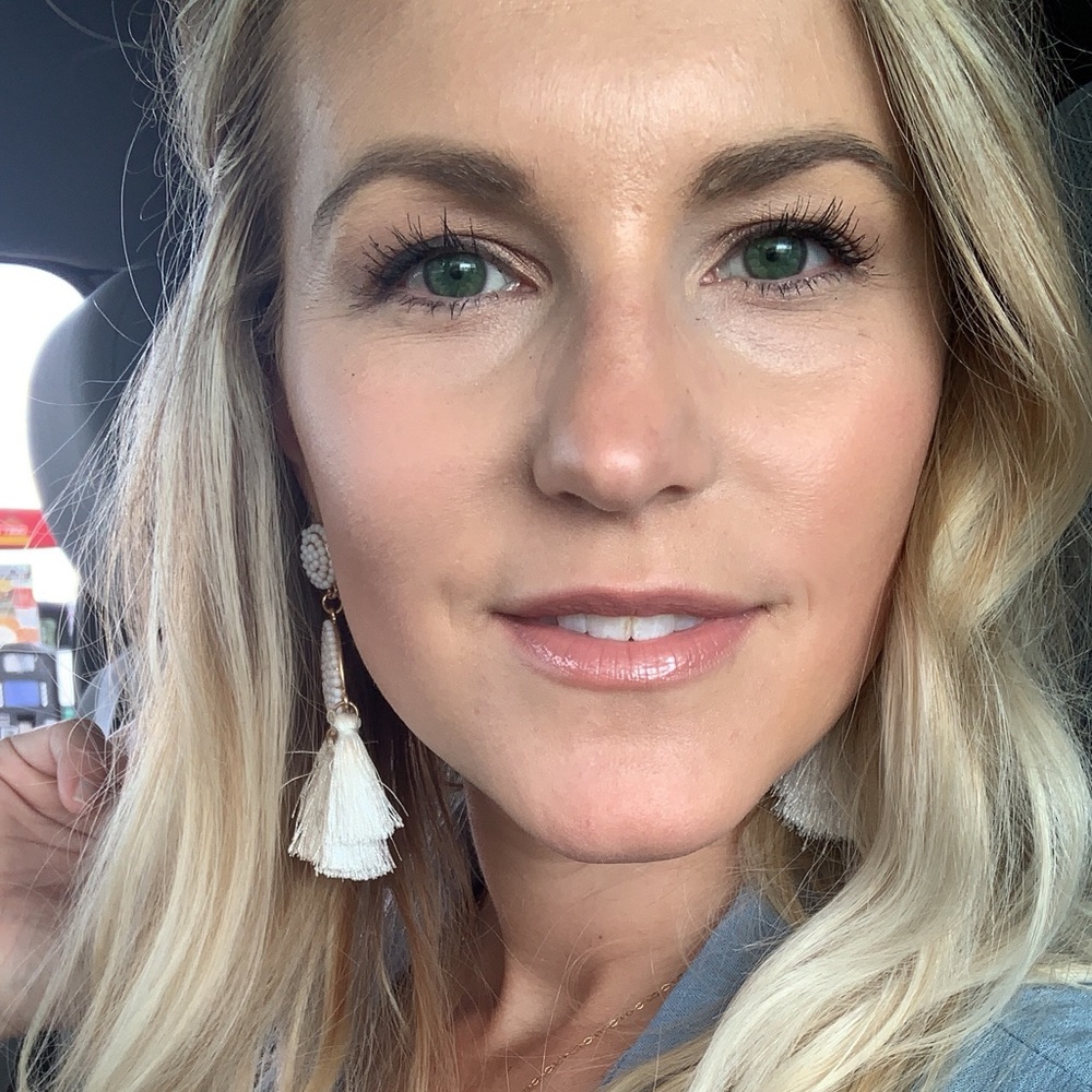 Meet your Posher, Emilee